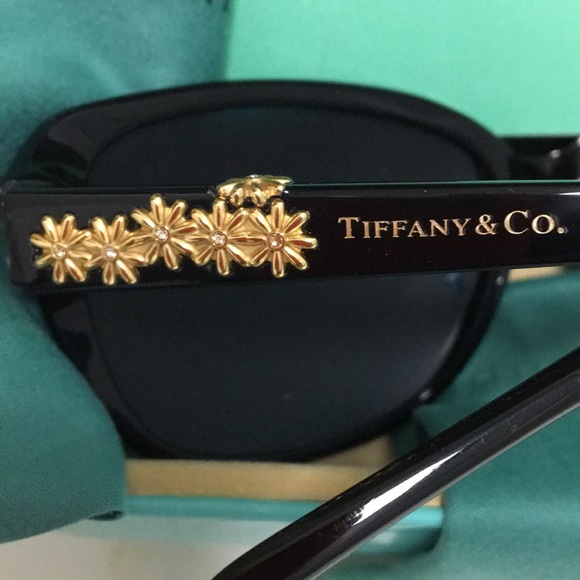 ❌SOLD ❌NEW TIFFANY&CO CAT-EYE SUNGLASSES 🕶 - Picture 2 of 8